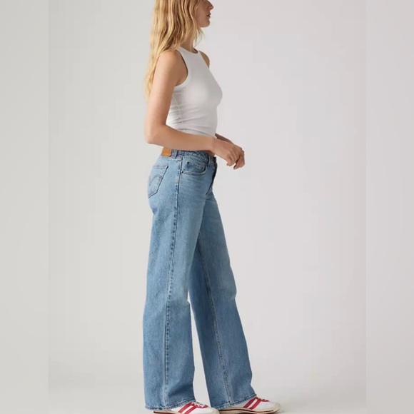 Levi’s Low Loose Straight Leg Jeans in Good Grades Wash - Picture 1 of 10